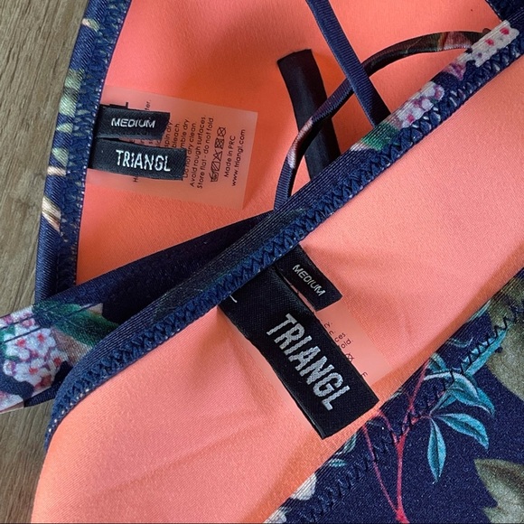 👙 Triangl Delilah Floral neoprene bikini 👙 - Picture 5 of 8
